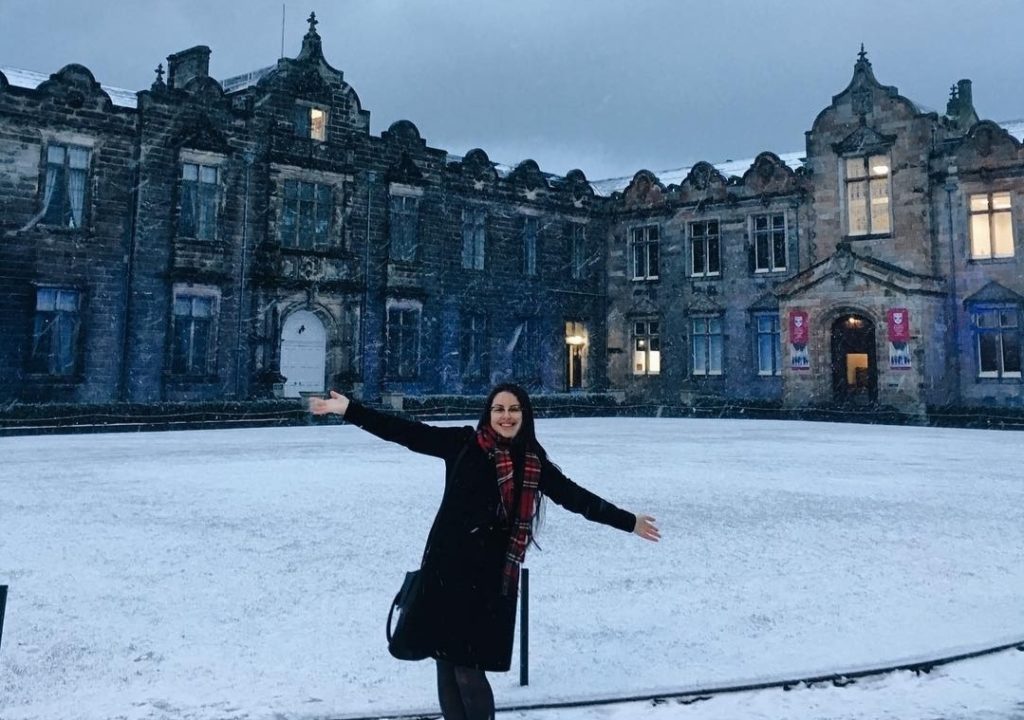 Laura, étudiante en quatrième année de Bachelor de Comparative Literature à l'Université de St Andrews, en Ecosse