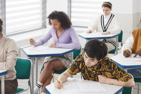 Bac 2022 : épreuves de spécialité reportées à mi-mai, stages d’Hiver adaptés en Terminale